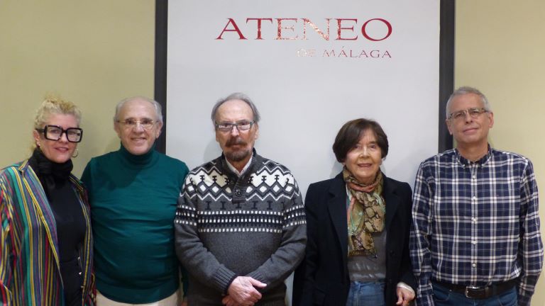 En la foto de izqda. a dcha.: Vicky Molina, Manuel Salinas, Juan Miguel González, Rosa Romojaro y José Antonio Quesada