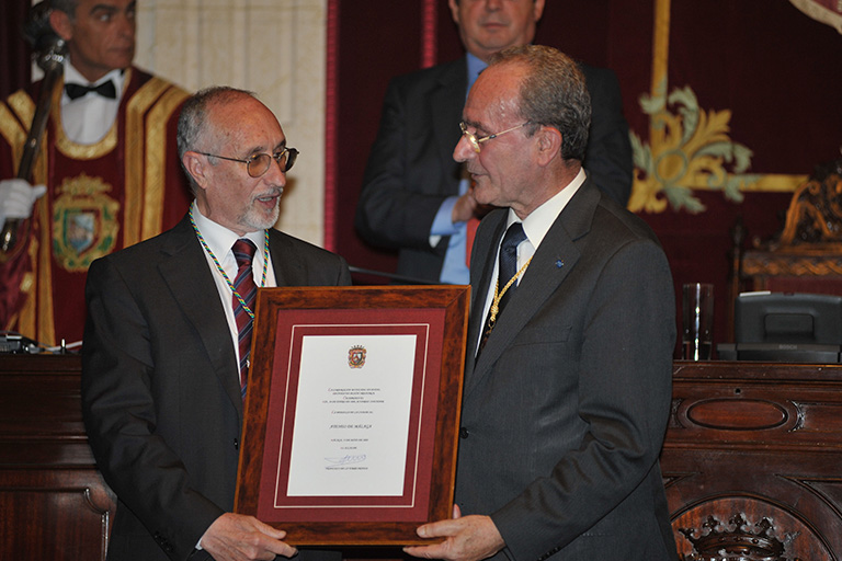 El Ateneo de Málaga recibe la Medalla de la Ciudad, 2009
